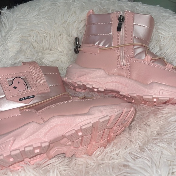 BRAND NEW Baby Pink Boots - Picture 2 of 3